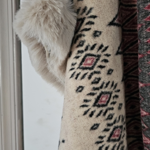 Cardigan - Picture 2 of 7